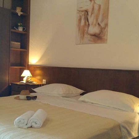 House Nede Medic Hotel Brela Buitenkant foto