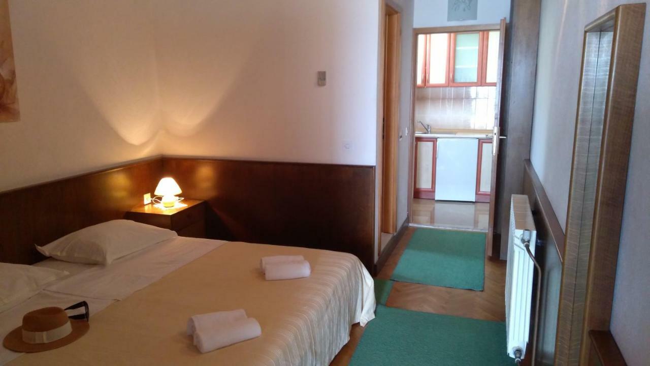 House Nede Medic Hotel Brela Buitenkant foto